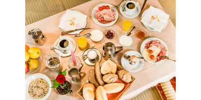 suche - Balkon - Mit einem reichhaltigen Frühstück lässt es sich viel besser in den Tag starten - Boutique & Wanderhotel Stefaner