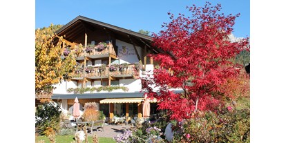 suche - Tiers am Rosengarten - Italien - Unser Hotel im Herbst - Boutique & Wanderhotel Stefaner