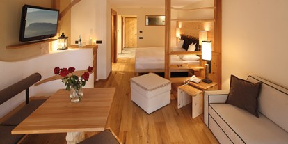 suche - Whirlpool - Italien - Saslong - Tirler - Dolomites Living Hotel
