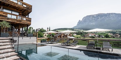 suche - Völs am Schlern - Trentino-Südtirol - Pool mit Ausblick - Residence Chalet Simonazzi