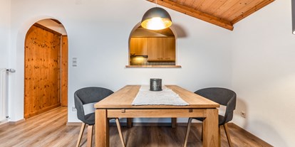 suche - Safe - Kastelruth - Appartment B - Superior 
Wohnzimmer mit Essbereich - Sonnenresidenz Malfertheinerhof