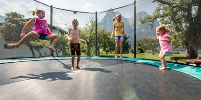 suche - Kastelruth - Trentino-Südtirol - Großes Trampolin, immer beliebt... - Singerhof - Urlaub auf dem Bauernhof