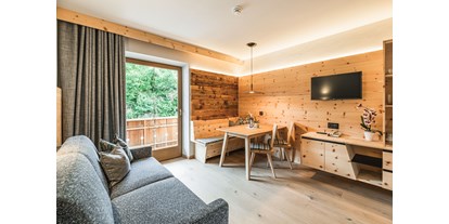 suche - Seis am Schlern - Italien - Gemütlicher Wohnraum
in Ziebelkiefer Natur belassen und Panoramablick  - Residence Apartments Wolfgang