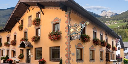 suche - Garage - Kastelruth - Cavallino d'Oro - Hotel Cavallino D'Oro Bed & Breakfast