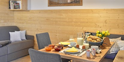 suche - An der Skipiste/Seilbahn - Italien - Täglich frische Milch und Eier vom Hof sowie Brötchen gehören zu einem guten Frühstück dazu - Kienzlhof