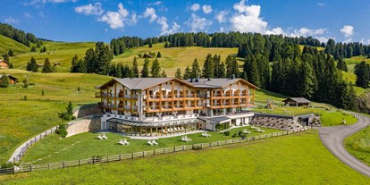 suche - Halbpension - Trentino-Südtirol - Außenansicht - Brunelle Seiser Alm Lodge