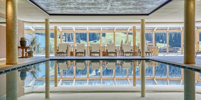 suche - Balkon - Pool - Brunelle Seiser Alm Lodge