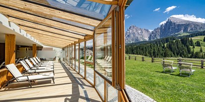 suche - Garten - Trentino-Südtirol - Pool und Aussicht - Brunelle Seiser Alm Lodge
