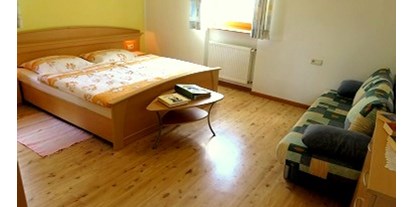 suche - Satellit/Kabel TV - Schlafzimmer Wohnung "Abendrot" - Strumpflunerhof