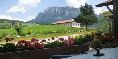 suche - Kategorie Urlaub auf dem Bauernhof: 3 Blumen - Italien - Ausblick auf den Schlern von der Ferienwohnung Schloss Prösels - Grattweberhof