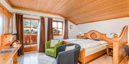 suche - Trentino-Südtirol - Appartment A - Studio
34 m² großes Monolokal mit kuscheligem Schlafbereich/Doppelbett, Wohnbereich, Essbereich, kleiner Küche, Badezimmer
Studio A befindet sich auf der oberen Etage des Hauses und hat einen sonnigen Balkon mit Panoramablick - Sonnenresidenz Malfertheinerhof