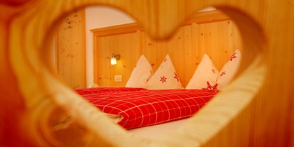 suche - Kategorie Urlaub auf dem Bauernhof: 3 Blumen - Trentino-Südtirol - Schlafzimmer Wohnung Flieder und Melisse - Singerhof - Urlaub auf dem Bauernhof