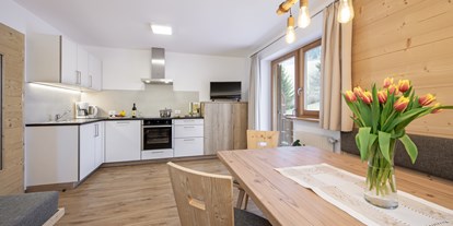 suche - Kastelruth - Trentino-Südtirol - "Neue Wohnküche die keine Wünsche offen lässt". Außerdem bieten wir auch einen Brötchenservice an. - Apartment Haus Pötzes