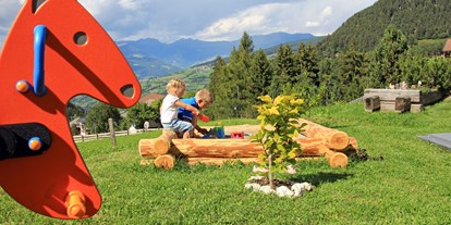 suche - Kastelruth - Trentino-Südtirol - "Sandspielen" - Apartment Haus Pötzes
