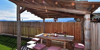 suche - Balkon - Kastelruth Trentino Südtirol - Gemütliche Sitzecke - Kienzlhof