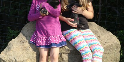 suche - Kleine Haustiere erlaubt - Italien - Die Kinder unserer Gäste mit den Kleinen Häschen - Pardellerhof