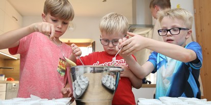 suche - Geschirrspülmaschine - Mit den Kindern beim Kuchen Backen - Pardellerhof