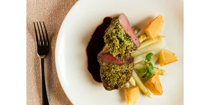 suche - WLAN - Italien - Rindfilet in Kräuterkruste mit saisonalem Gemüse - Boutique & Wanderhotel Stefaner