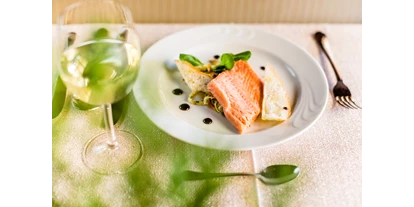 suche - WLAN - Italien - Lachsfilet mit Balsamicodressing - Boutique & Wanderhotel Stefaner