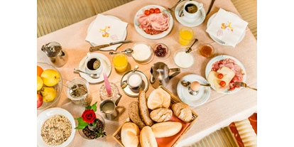 suche - WLAN - Italien - Mit einem reichhaltigen Frühstück lässt es sich viel besser in den Tag starten - Boutique & Wanderhotel Stefaner