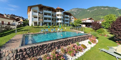 suche - Whirlpool - Italien - Aussenansicht Sommer  - Residence Nussbaumer