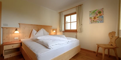 suche - WLAN - Italien - Ferienwohnungen "Marinzen" und "Tofana" - Schlafzimmer - Paalhof - Urlaub auf dem Bauernhof
