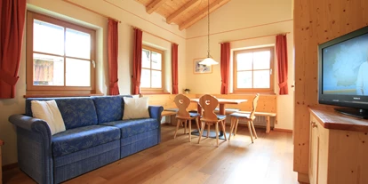 suche - WLAN - Italien - Ferienwohnung "Molignon" - Wohnzimmer - Paalhof - Urlaub auf dem Bauernhof
