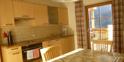suche - WLAN - Italien - Küche von der Ferienwohnung Schlern mit Balkon - Grattweberhof