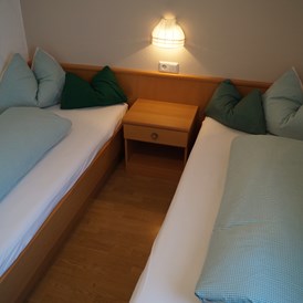 Unterkunft: Zweibettzimmer Ferienwohnung Tschafon - Grattweberhof