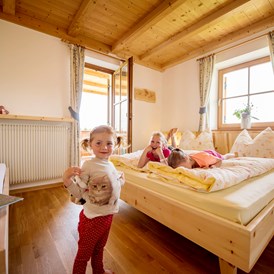 Unterkunft: Schlafzimmer Wohnung Lilie - Singerhof - Urlaub auf dem Bauernhof