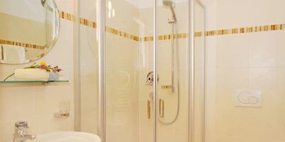 suche - 2 oder mehr Bäder - Trentino-Südtirol - 2.Bad mit Dusche Wohnung Flieder - Singerhof - Urlaub auf dem Bauernhof