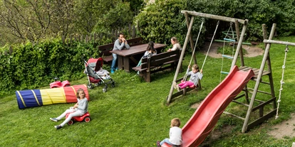 suche - WLAN - Italien - Kinderspielplatz hinter dem Haus - Gasthof Tschötscherhof