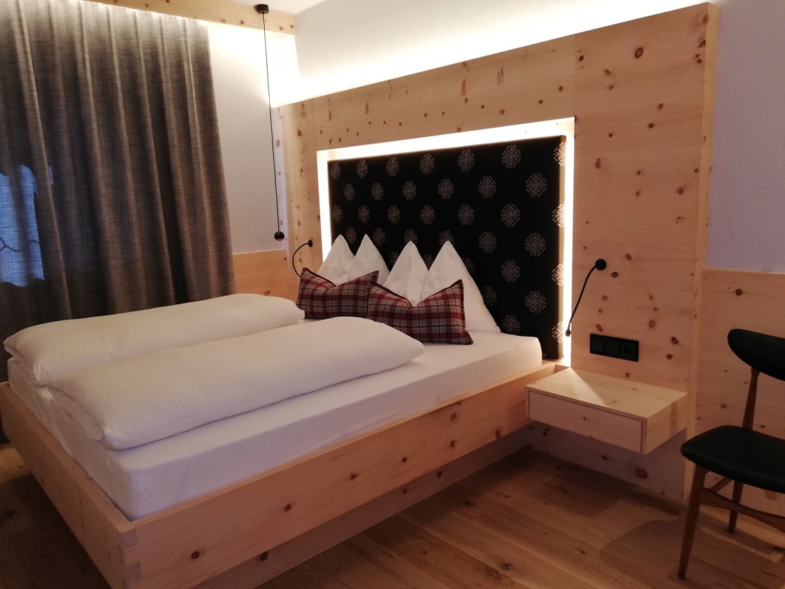 Unterkunft: NEW: Kuscheliges Doppelzimmer in Zirbelkiefer Natur belassen für einen gesunden Schlaf - Residence Apartments Wolfgang