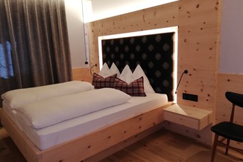Unterkunft: Kuschelig Schlafzimmer in Zirbel holz Natur - Residence Apartments Wolfgang