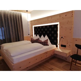 Unterkunft: NEW: Kuscheliges Doppelzimmer in Zirbelkiefer Natur belassen für einen gesunden Schlaf - Residence Apartments Wolfgang
