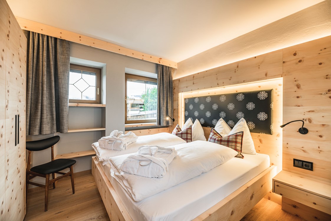 Unterkunft: NEW: Doppelzimmer in Zirbelkiefer Natur belassen für einen gesunden Schlaf - Residence Apartments Wolfgang