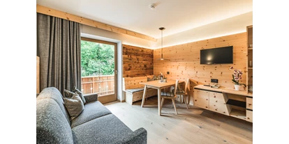 suche - Whirlpool - Italien - Gemütlicher Wohnraum
in Ziebelkiefer Natur belassen und Panoramablick  - Residence Apartments Wolfgang