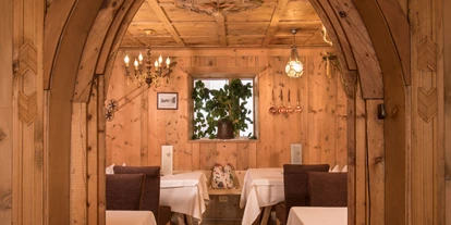 suche - Garage - Bauernstube - Hotel Cavallino D'Oro Bed & Breakfast