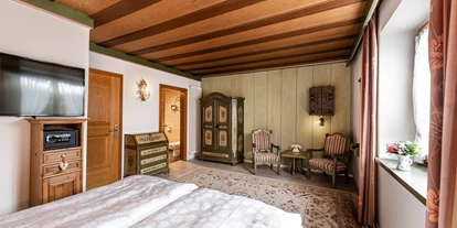 suche - Garage - Hotel Cavallino D'Oro Bed & Breakfast