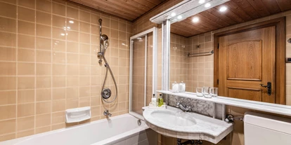 suche - Garage - Hotel Cavallino D'Oro Bed & Breakfast