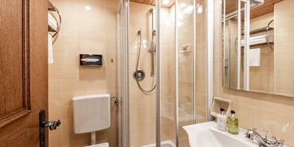 suche - Garage - Hotel Cavallino D'Oro Bed & Breakfast