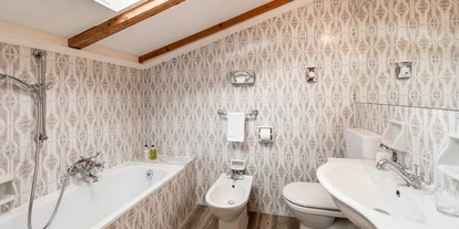 suche - Garage - Hotel Cavallino D'Oro Bed & Breakfast