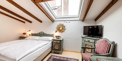 suche - Garage - Hotel Cavallino D'Oro Bed & Breakfast