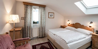 suche - Garage - Hotel Cavallino D'Oro Bed & Breakfast