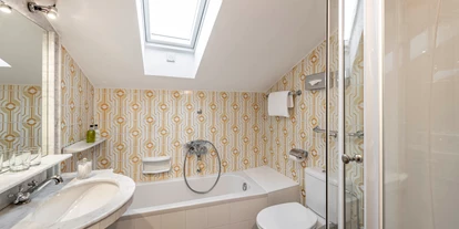 suche - Garage - Hotel Cavallino D'Oro Bed & Breakfast
