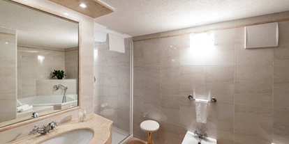 suche - Garage - Hotel Cavallino D'Oro Bed & Breakfast