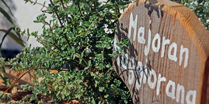 suche - Garage - Der Kräutergarten zum Abschmecken Ihrer Speisen - Kienzlhof