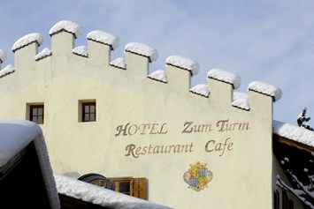 Unterkunft: Vom Dorfplatz - Hotel Zum Turm