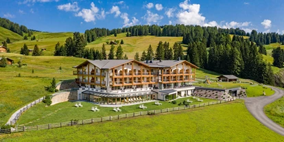 suche - Garage - Außenansicht - Brunelle Seiser Alm Lodge