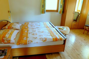 Unterkunft: Schlafzimmer Wohnung "Morgensonne" - Strumpflunerhof